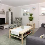 아파트 Apartment, *